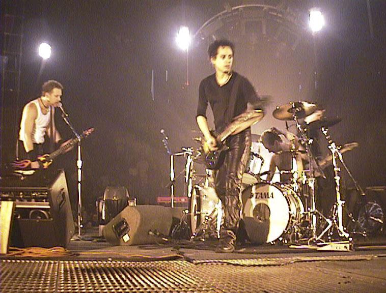Photo gallery from the gig in Detroit, MI shot on February 23, 1997